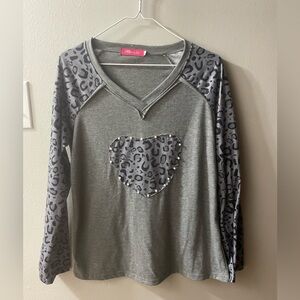 Women’s Small Gray Leopard Print Long Sleeve Top